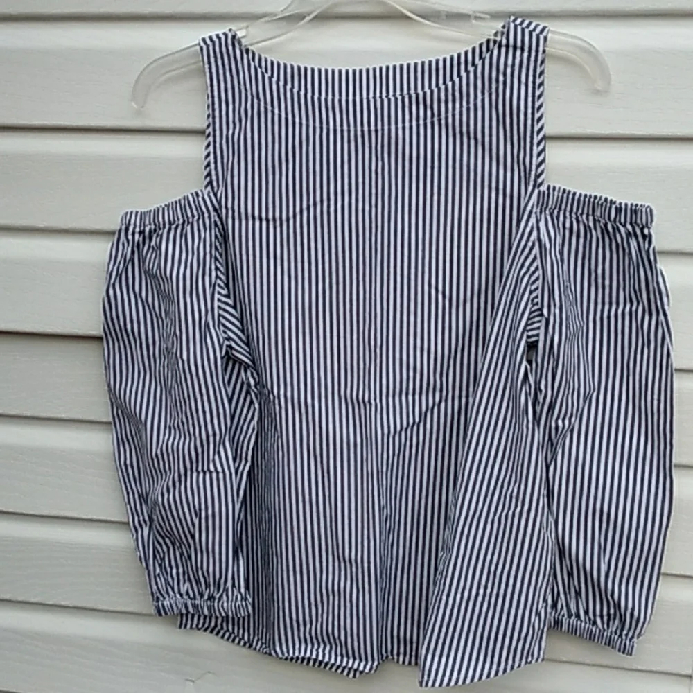 GAP top - Picture 1 of 5